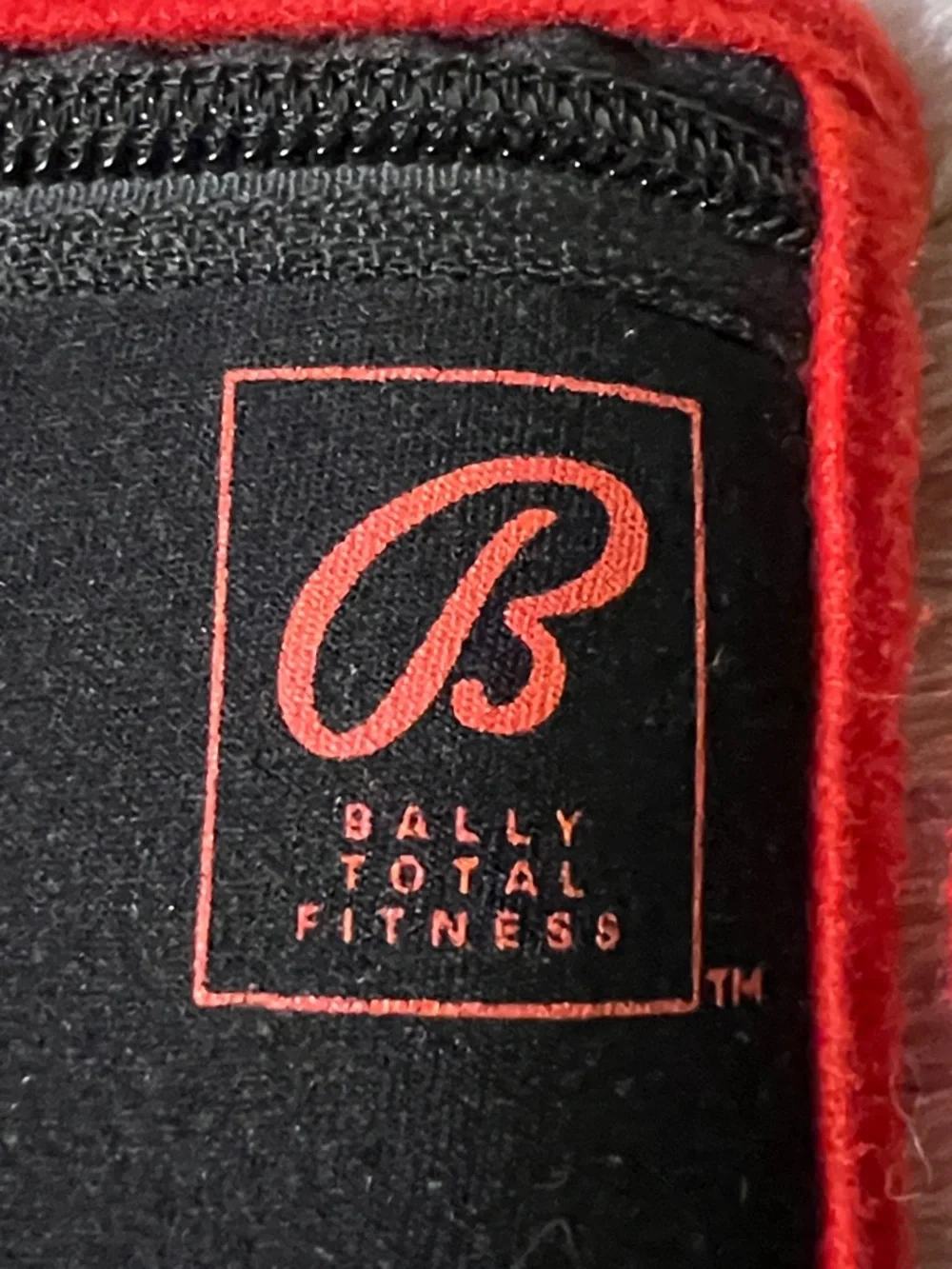 BALLY TOTAL FITNESS 💪 PAIR BLACK/RED NYLON VELCRO 2-LB EACH WRIST/ANKLE WEIGHTS - Picture 4 of 6